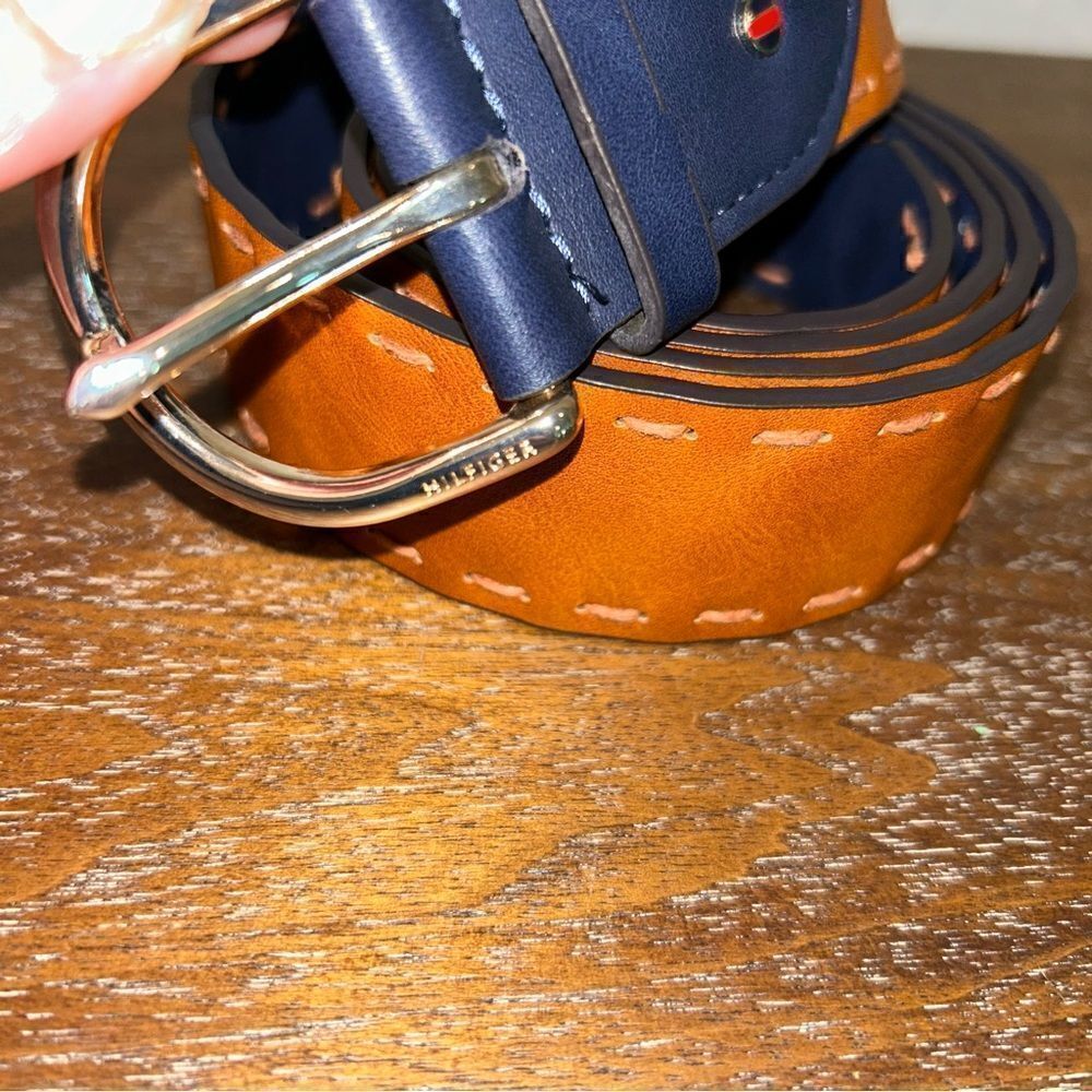 Tommy Hilfiger Reversible Buckle Statement Belt - Picture 3 of 5